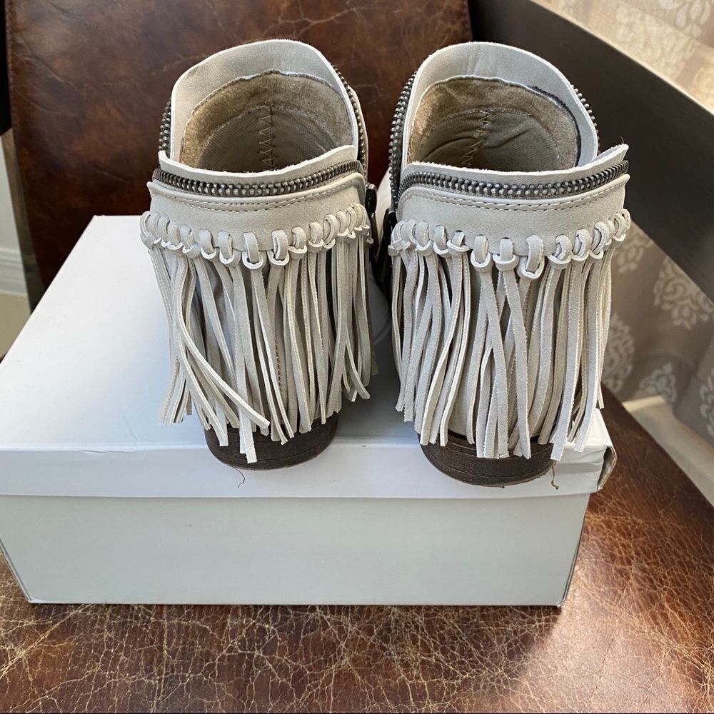 Journee Collection ivory fringe ankle boots 71/2 - Picture 3 of 8